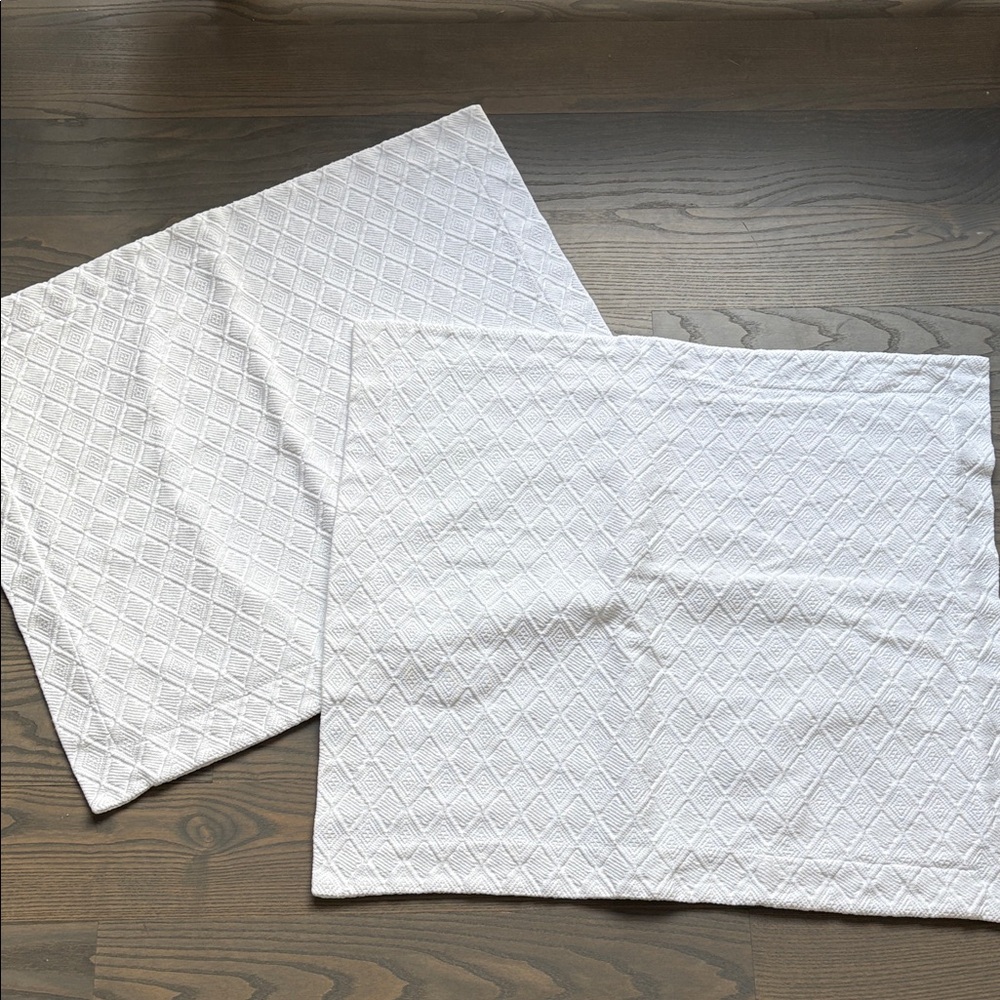 Pair Of Peacock Alley 100% Cotton White Diamond Textured Standard Shams NWOT